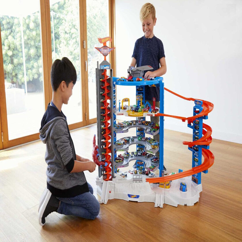 Hot Wheels Track Set with 4 1:64 Scale Toy Cars, Super Ultimate Garage, Over 3-Feet Tall - Image 2