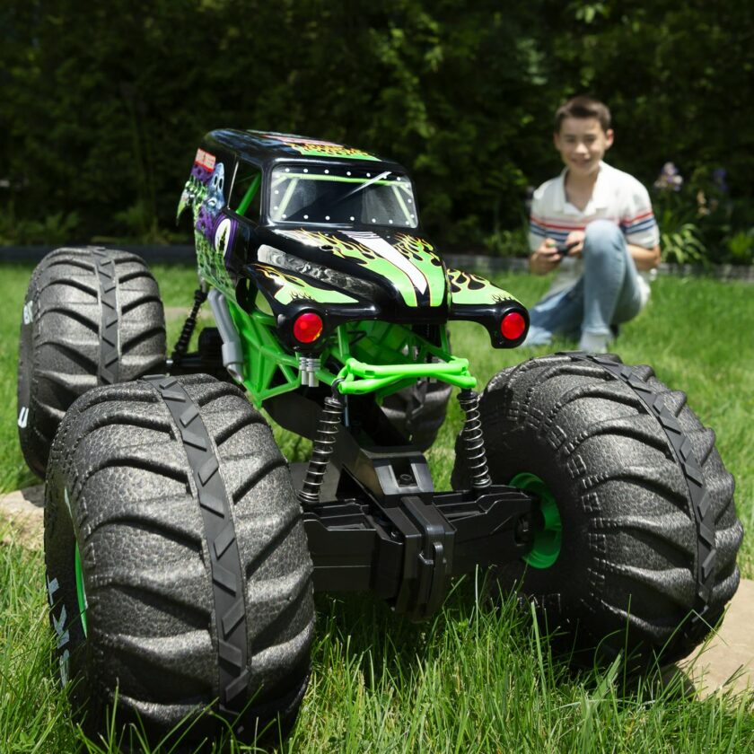 Monster Jam, Official Mega Grave Digger All-Terrain Remote Control Monster Truck with Lights, 1: 6 Scale, Kids Toys for Boys - Image 3