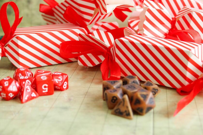 Luxury Christmas Crackers with full set of dice - Image 6