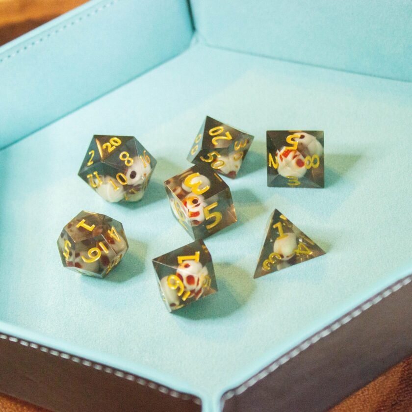 Skull Black Resin Sharp Edge Dice - Image 7