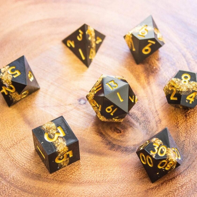 Black Goldleaf Sharp Edge dice set - Image 2