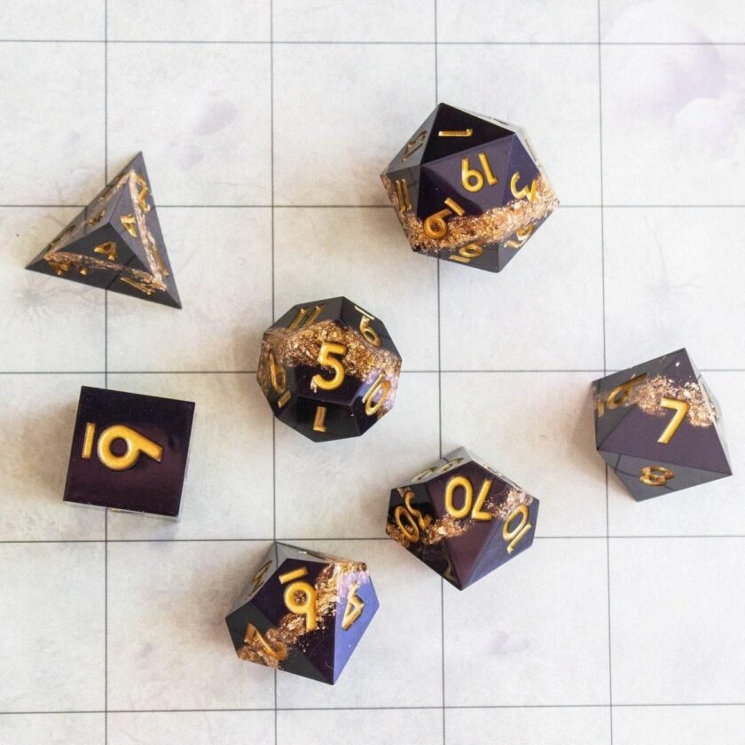 Black Goldleaf Sharp Edge dice set - Image 3