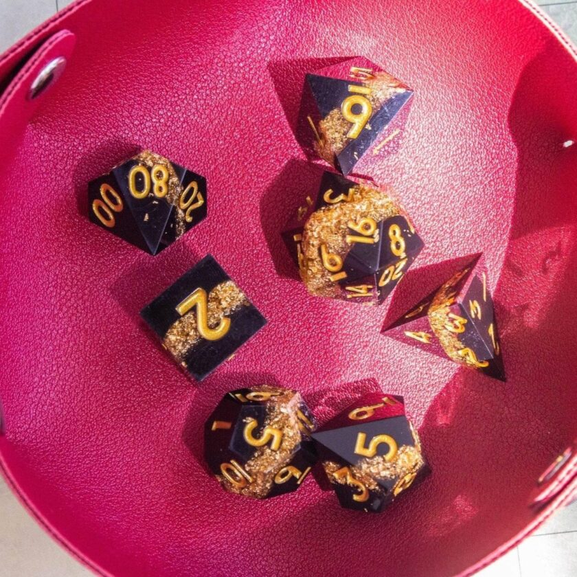 Black Goldleaf Sharp Edge dice set - Image 5