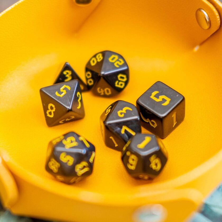 Black Witch With Yellow Scratching Dice Set