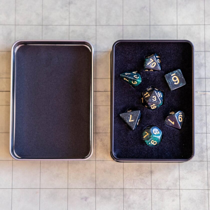 Metal Dice Tin with dice - Image 7